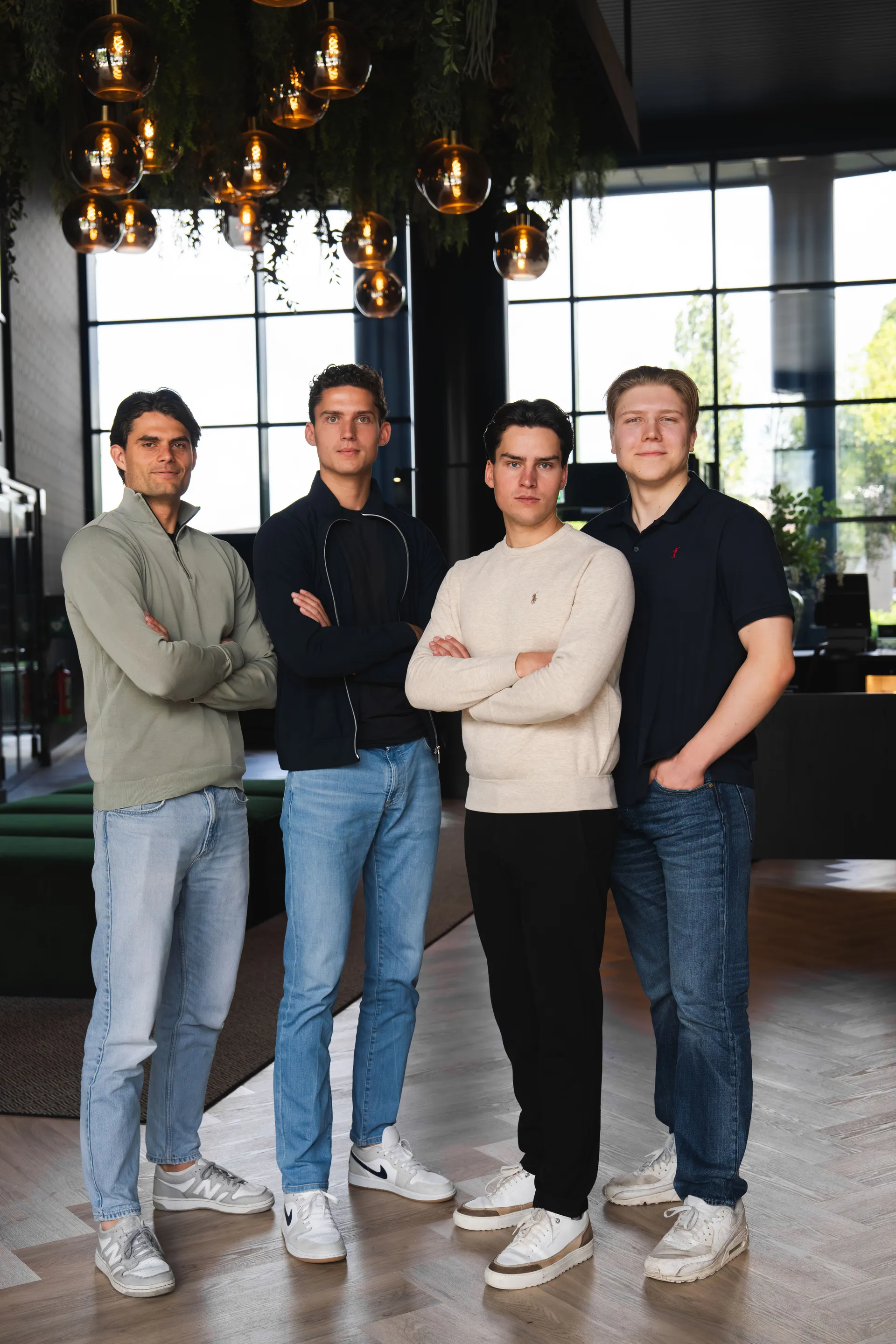 Het team van Digilution samen in de hal van het kantoor